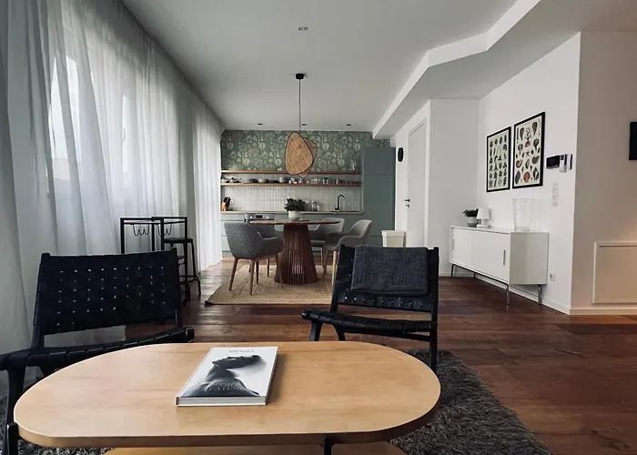 Stadtwohnung Mit Balkon Apartman