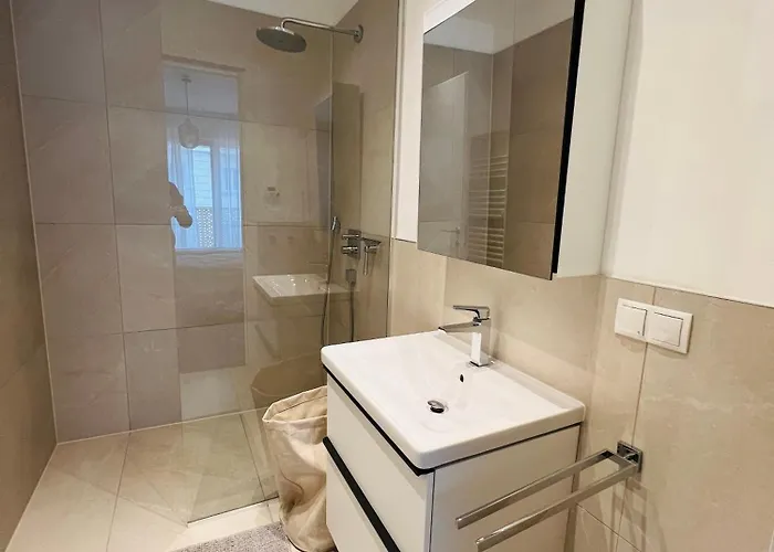 Stadtwohnung Mit Balkon Apartman *