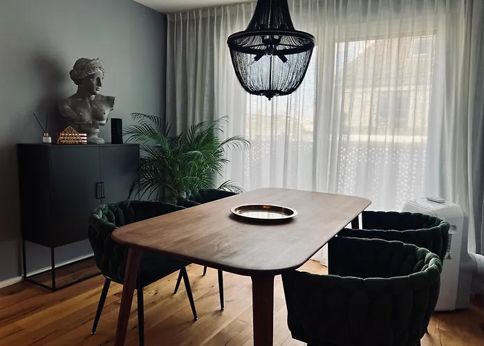 Stadtwohnung Mit Balkon * Bécs